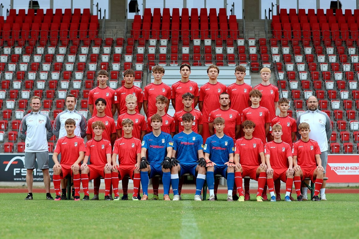 20260821_FCRWE-U17_Mannschaftsfoto-web.jpg