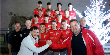 Besuch U17 bei Brustsponsor und Rabattaktion für RWE Mitglieder